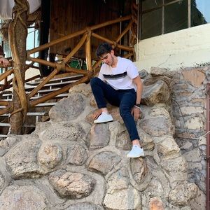 Meet your Posher, Adrian